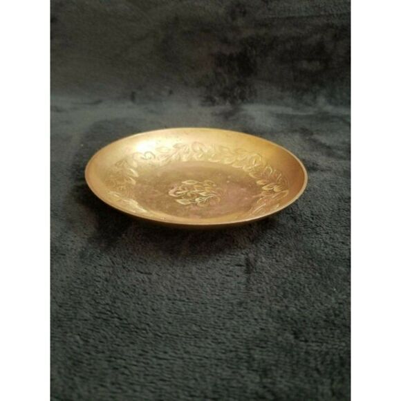 VINTAGE INDIA SOLID BRASS ROUND SHALLOW BOWL ENGRAVED  - Picture 2 of 6